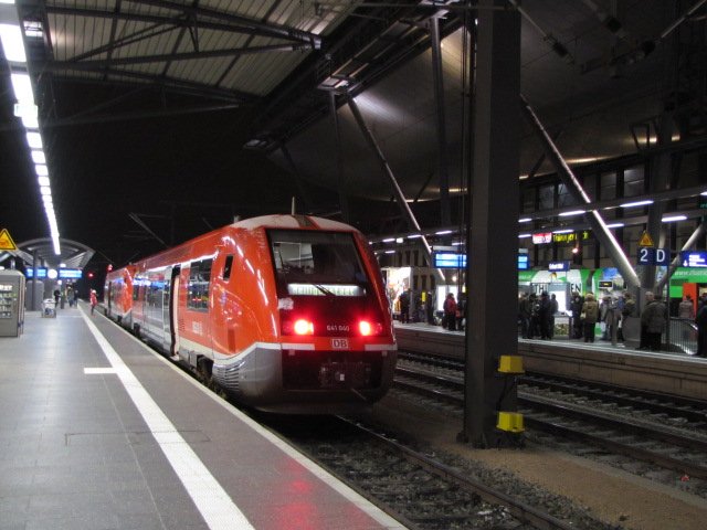 Bereitstellung des RE 16602 nach Heilbad Heiligenstadt. DB 641 031 + 641 040 haben durch die Abwesenheit der DB 219 084-1 die Aufgabe diese Leistung zu fahren. Erfurt Hbf; 13.12.2009