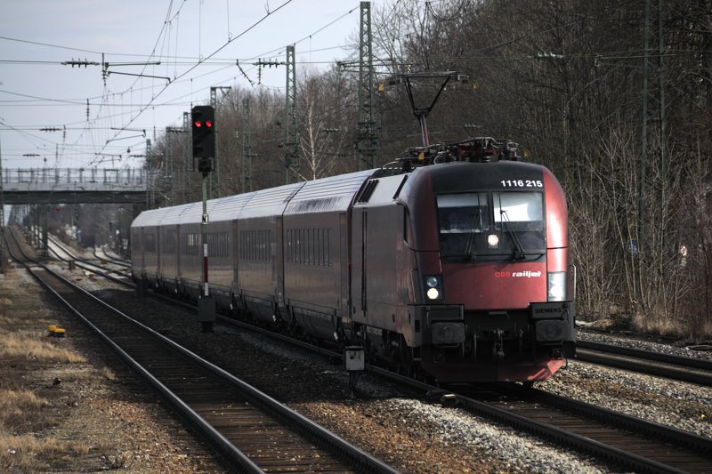 Berg und Tal mit dem Railjet... (Kurz vor Trudering, 20.03.2010).