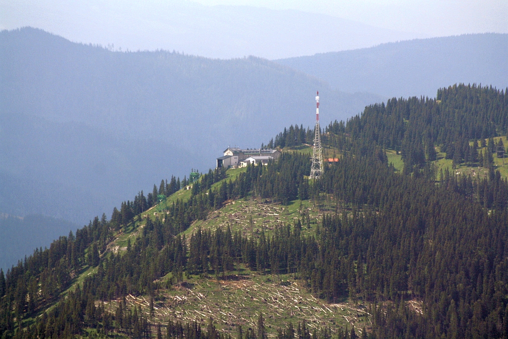 Bergstation der Rax Seilbahn, aufgenommen am 14.Juli 2013 vom Schneeberg.