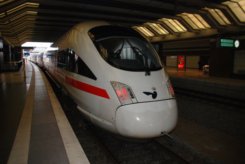 BERLIN, 05.12.2009, dänischer ICE-TD als ICE 38 aus Kopenhagen am Bahnhof Gesundbrunnen