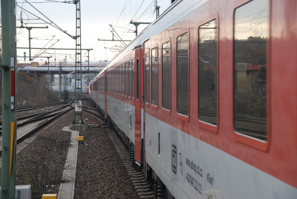BERLIN, 05.12.2009, EC 379 nach Brno hl.n. (Brünn Hbf/Tschechien) am Bahnhof Gesundbrunnen bei der Ausfahrt 

