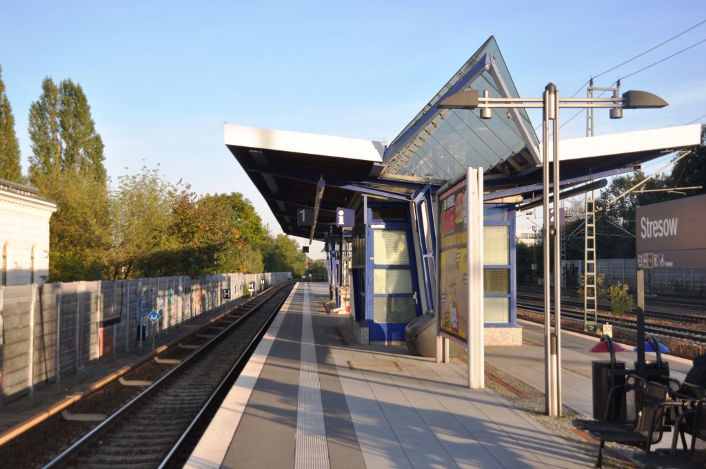 BERLIN, 13.10.2010, Bahnsteig des S-Bahnhofs Stresow