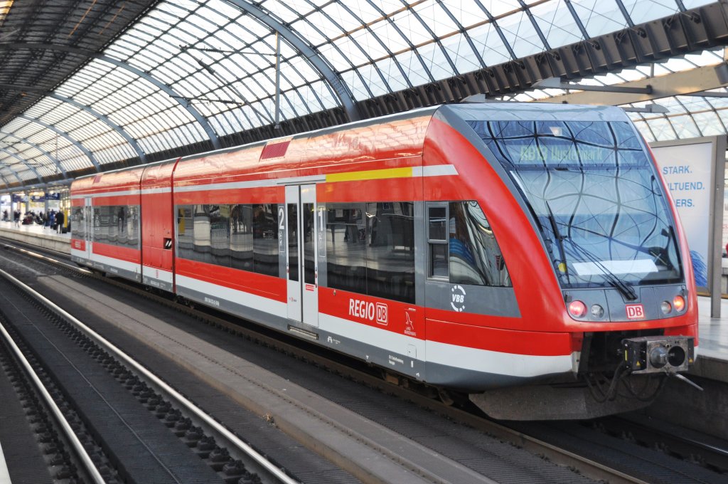 BERLIN, 13.10.2010, RB13 nach Wustermark im Bahnhof Spandau