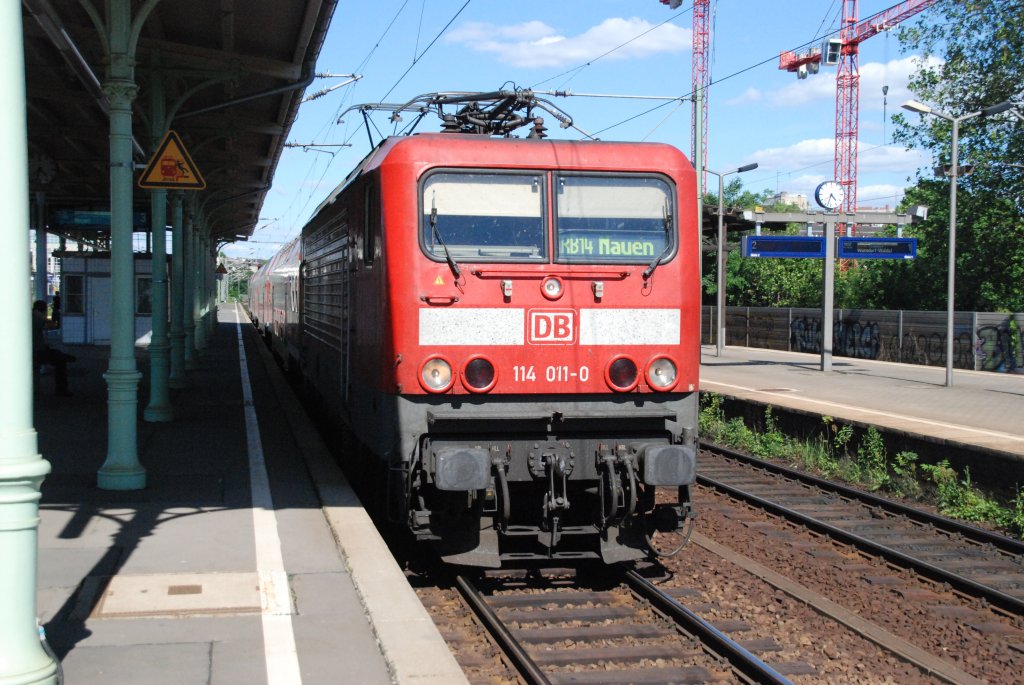 BERLIN, 16.06.2010, 114 011-0 als RB14 nach Nauen beim Halt im Bahnhof Charlottenburg