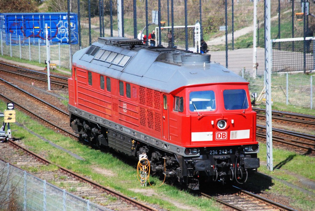 BERLIN, 17.04.2010, 234 242-6 abgestellt zwischen Ostbahnhof und S-Bahnhof Warschauer Straße