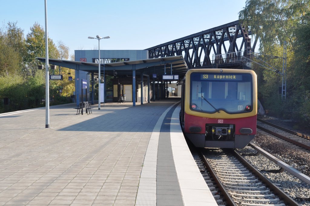 BERLIN, 23.10.2010, S3 nach Köpenick im S-Bahnhof Betriebsbahnhof Rummelsburg 