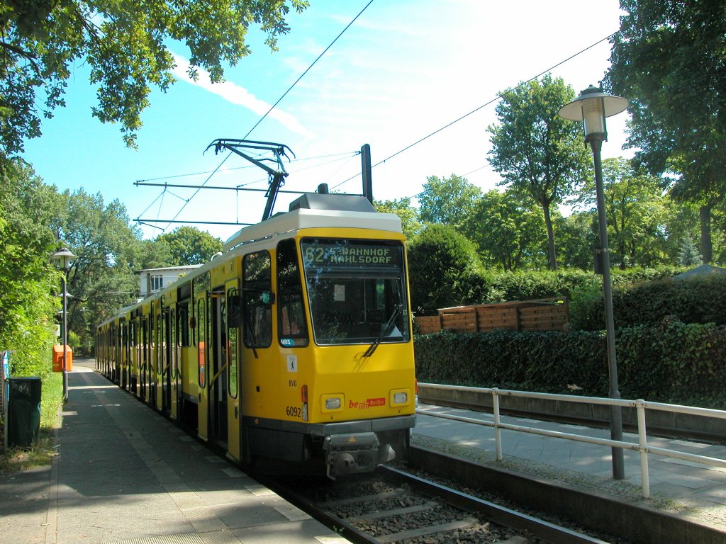 Berlin BVG SL 62 (KT4D 6092) Köpenick, Wendenschloß (Endstelle) / Wendenschloßstraße / Niebergallstraße am 24. Juli 2012.