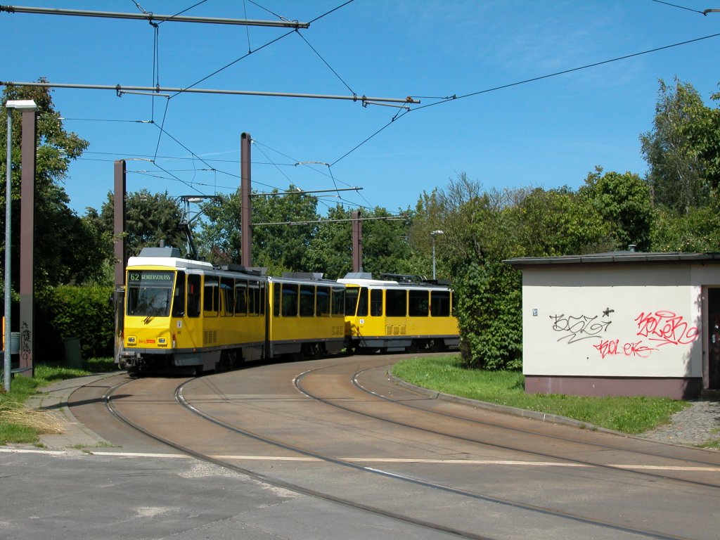 Berlin BVG SL 62 (KT4D) Mahlsdorf, S-Bf Mahlsdorf / Treskowstraße (Endstelle) am 24. Juli 2012.