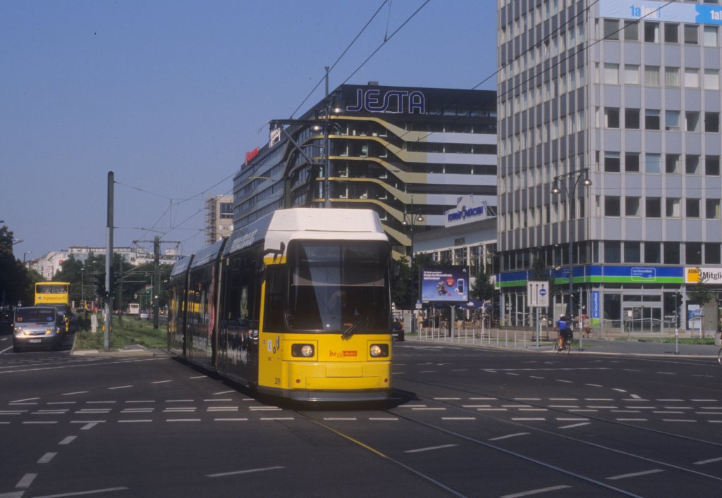 Berlin BVG SL M2 (GT6-99ZR 2019) Karl-Liebknecht-Strasse / Memhardstrasse / Alexanderstrasse am 25. Juli 2012.