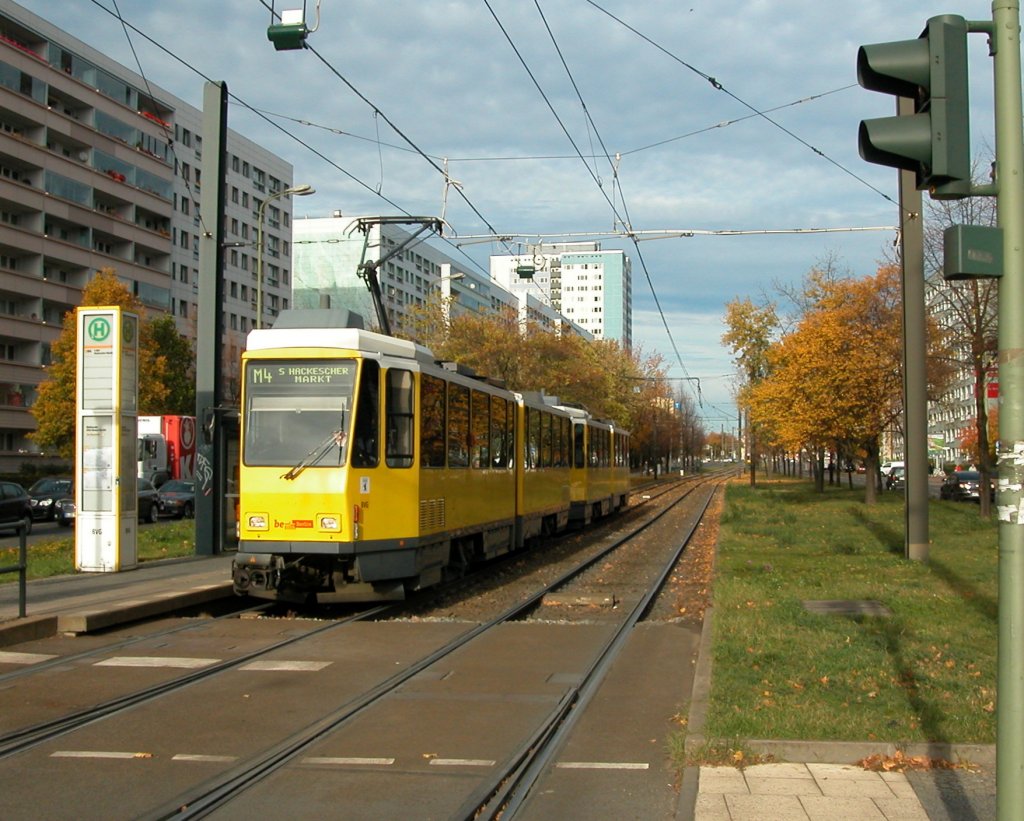 Berlin BVG SL M4 (KT4D) Otto-Braun-Strasse / Mollstrasse am 26. Oktober 2012.