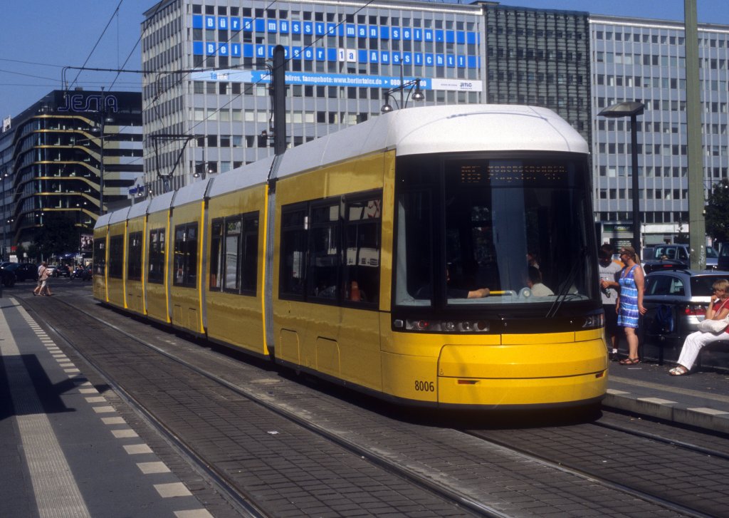 Berlin BVG SL M5 (GT8-11ERL 8006) Karl-Liebknecht-Strasse / Memhardstrasse / Alexanderstrasse am 25. Juli 2012.
