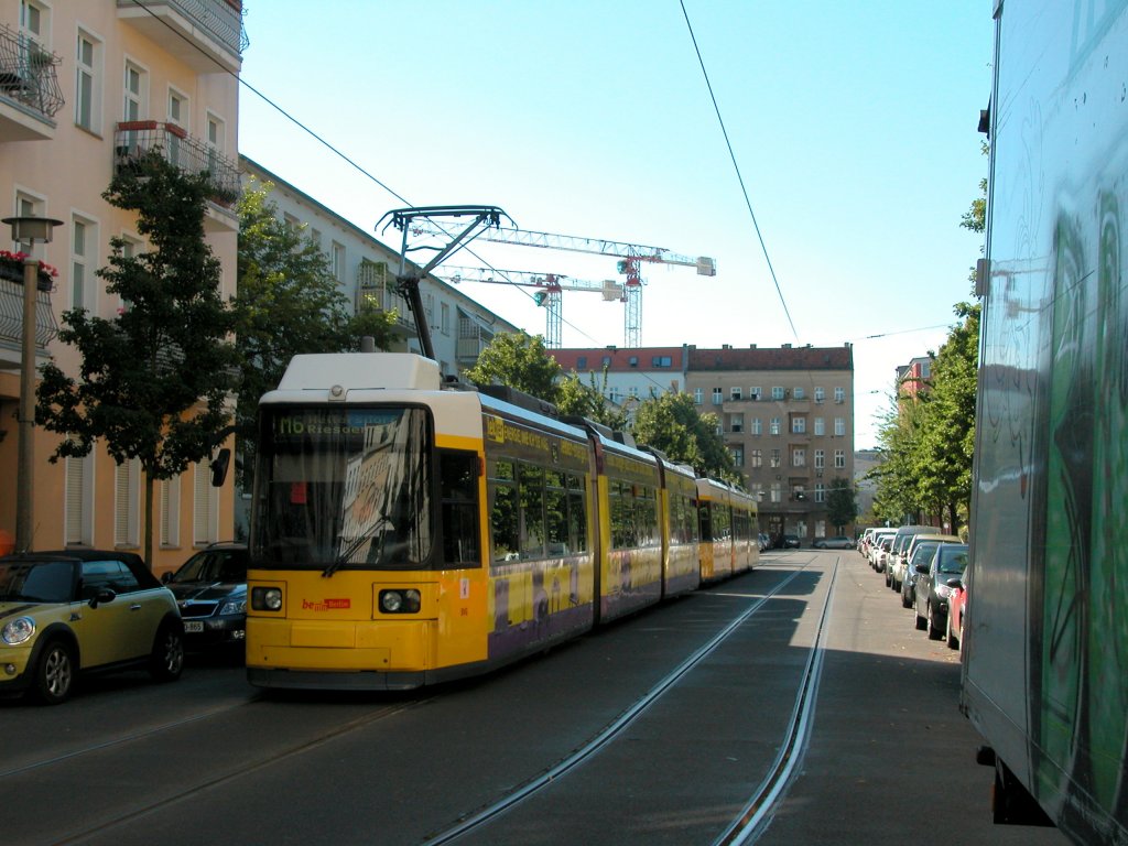 Berlin BVG SL M6 (GT6) Mitte, Pflugstraße am 24. Juli 2012.
