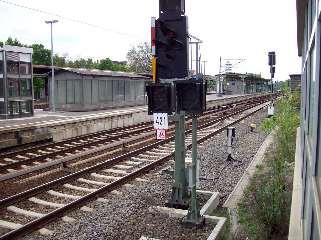 Berlin-Charlottenburg, Stadt- und Regionalbahn, Blick vom S-Bahnsteig zu den Regionalbahnsteigen (08.05.2010)