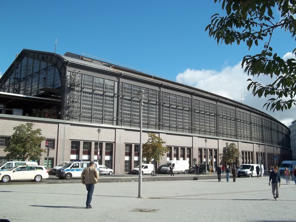 Berlin-Friedrichstrae, Fernbahnhalle, Sdseite, Dorothea-Schlegel-Platz (aufgenommen am 27.09.2012)