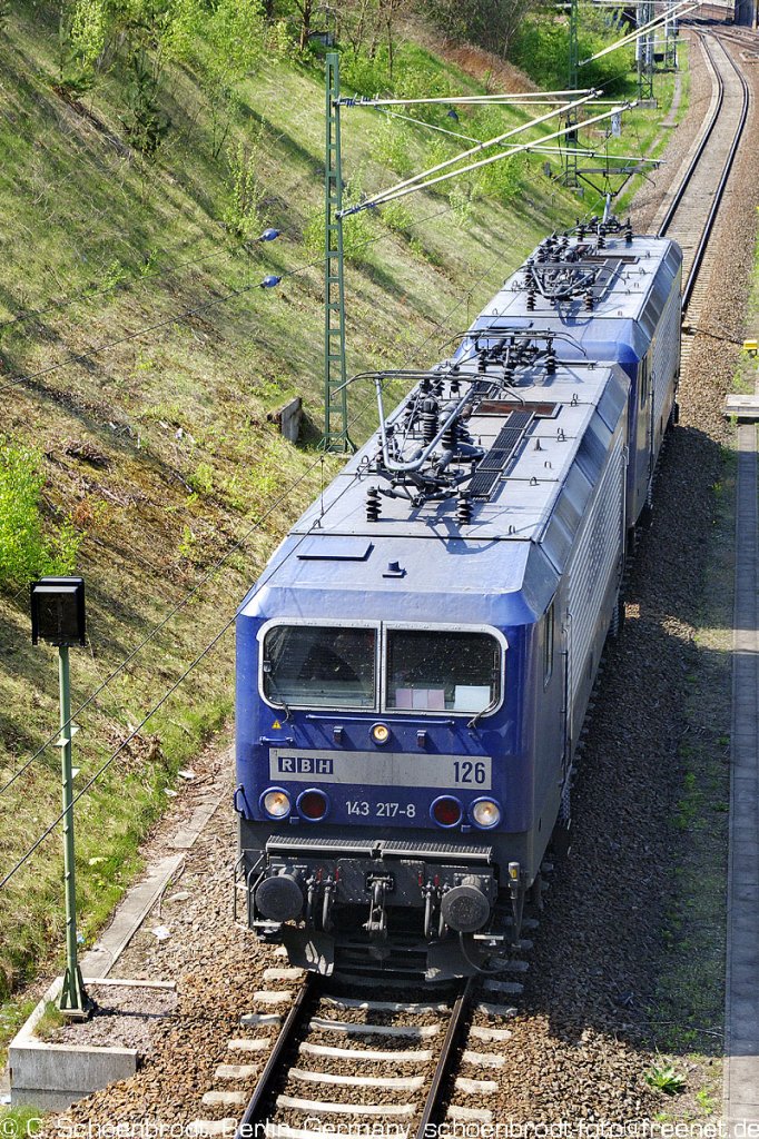 Berlin, Gesundbrunnen,  RBH  E-Lok 126 143 217-8 & 143 ???-? nordwrts fahrend, 2013,05,05, 12,52 Uhr