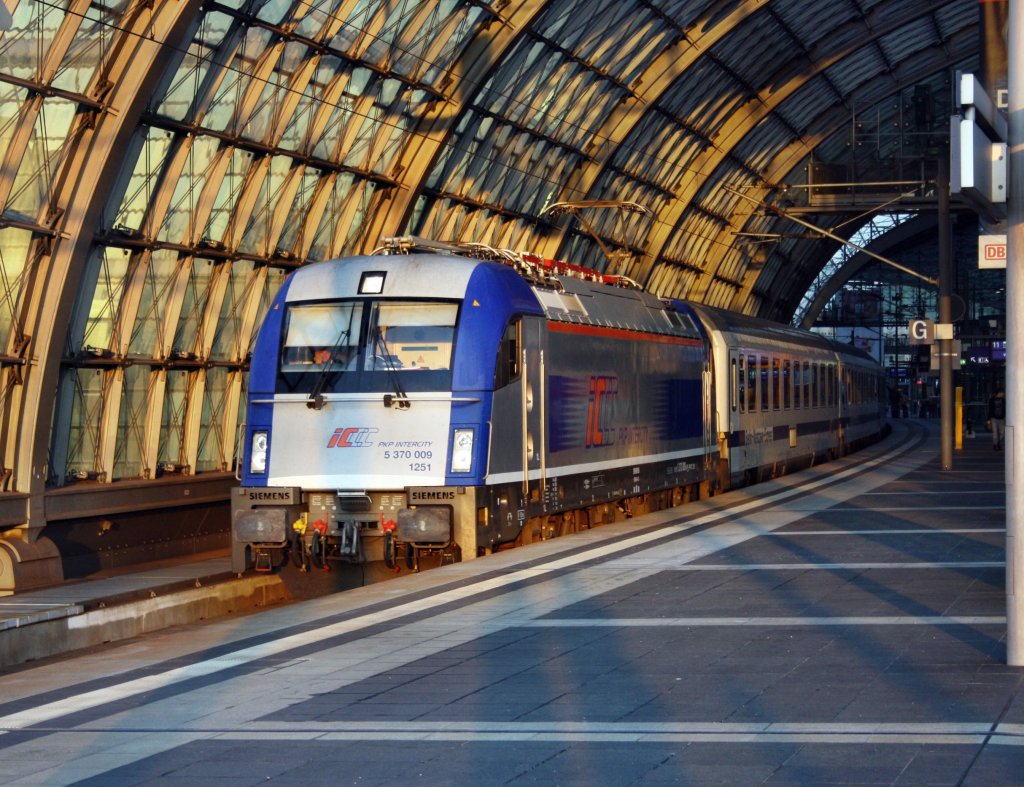 Berlin Hbf am Morgen des 20.08.10 gegen 06:30 Uhr. Der  Berlin - Warschau - Express. 