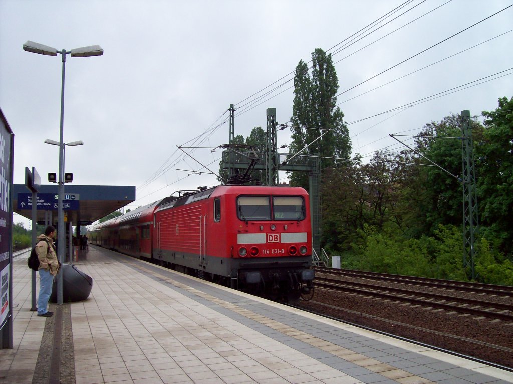 Berlin-Jungfernheide (Ring- und Regionalbahn), Regionalbahnsteig mit RE2 (20.05.2010)