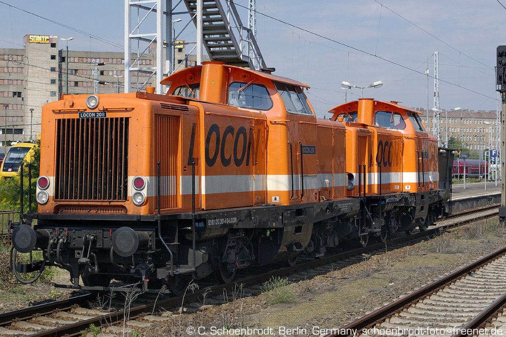 Berlin Lichtenberg, LOCON Dieselloks(92 80 1212 357-8 D-LOCON), 92 80 1212 358-6 D-LOCON)
18.08.2011
