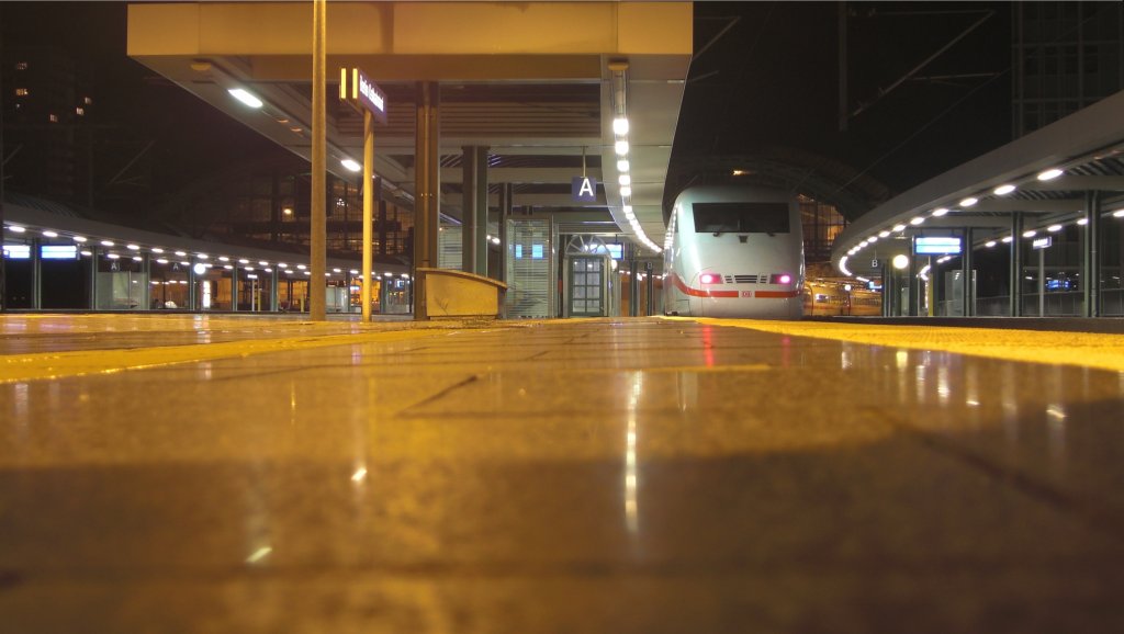 Berlin Ostbahnhof am 27.08.2011 , ICE 594 von M�nchen �ber Stuttgart an seiner Endstation