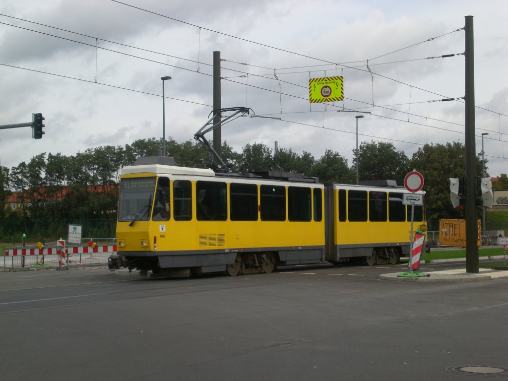Berlin: Stra�enbahnlinie 61 nach Adlershof Karl-Ziegler-Stra�e am S-Bahnhof Adlershof.(12.9.2011)