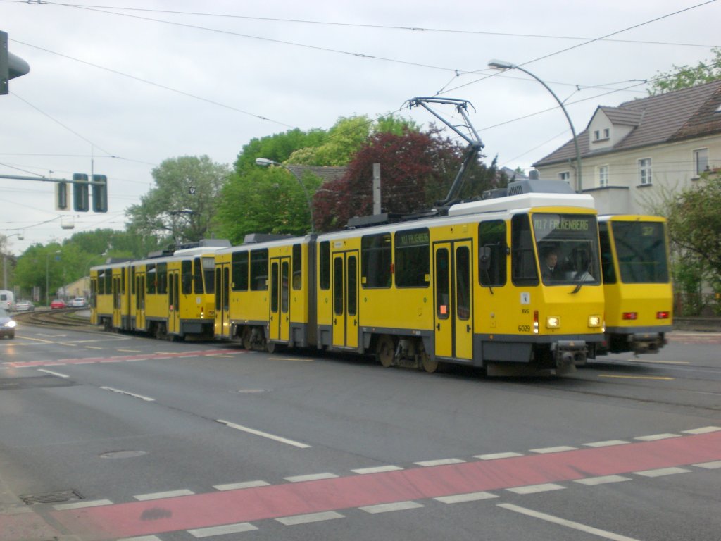 Berlin: Straenbahnlinie M17 nach Falkenberg am S-Bahnhof Karlshorst.(14.5.2010)