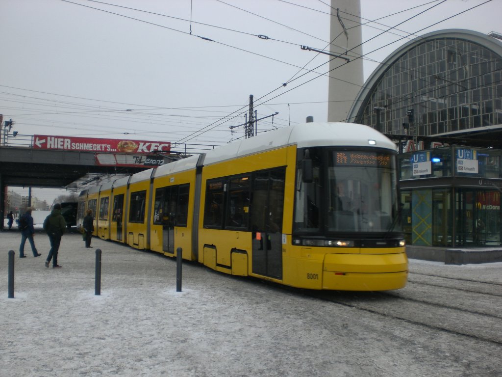 Berlin: Straenbahnlinie M4 nach Hohenschnhausen Zingster Strae am S+U Bahnhof Alexanderplatz.