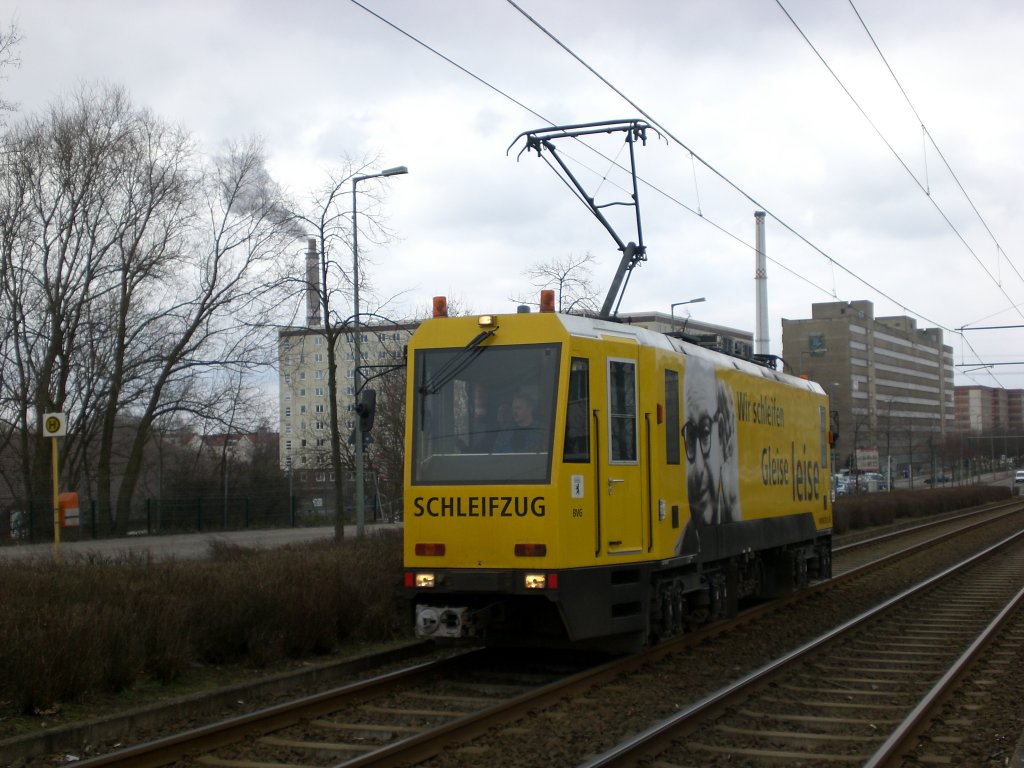 Berlin: Straenbahnschleifzug am S-Bahnhof Springpfuhl.(8.3.2010)