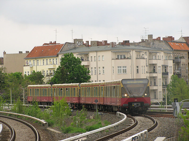 Berlin-S�dkreuz, 12.05.2010. BR480 als ein Zug der Linie S47 nach der Pause.