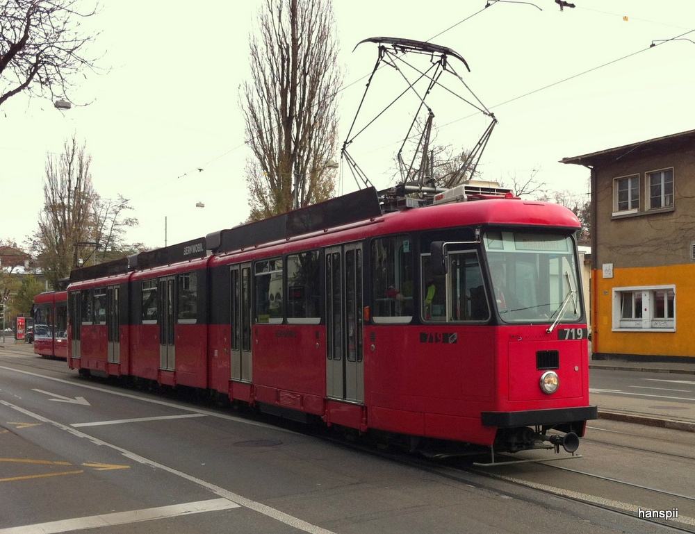 Bern Mobil - Oldtimer Be 8/8 als Fahrschuhle unterwegs in der Stadt Bern am 31.10.2012
