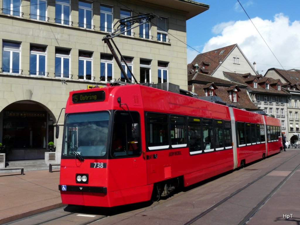 Bern Mobil - Tram Be 4/8 738 unterwegs auf der Linie 5 am 12.05.2010