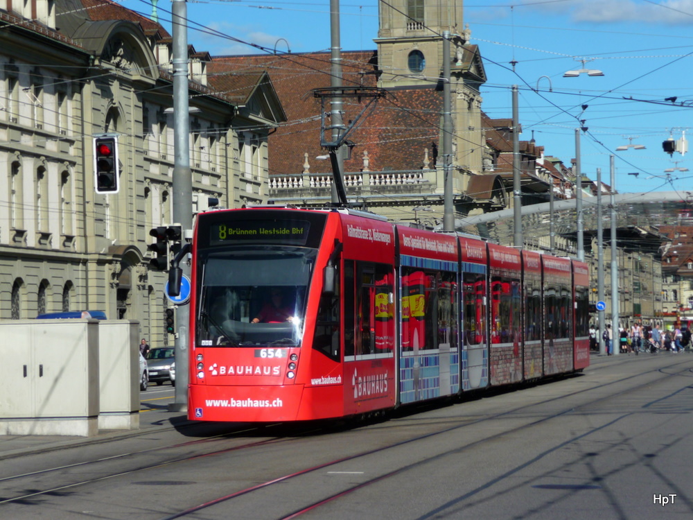 Bern mobil - Tram Be 6/8 654 unterwegs auf der Linie 8 in Bern am 09.09.2011