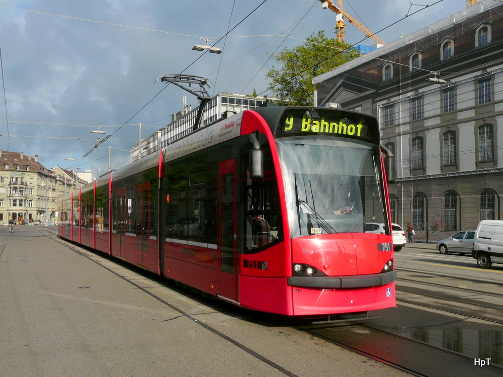 Bern Mobil - Tram Be 6/8 751 unterwegs auf der Linie 9 vor dem Bahnhof Bern am 25.06.2013