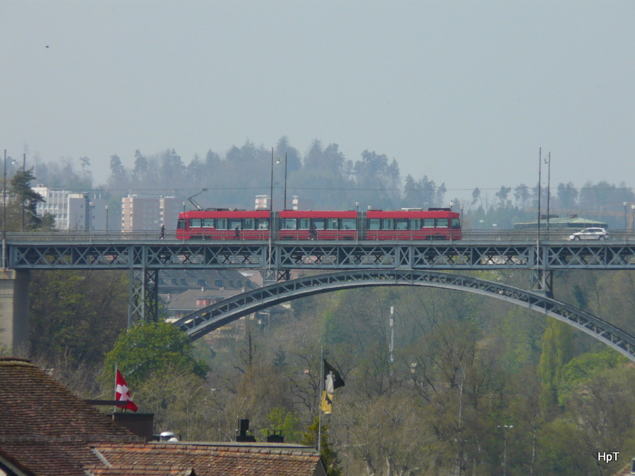 Bern mobil - Tram Typ Be 4/8 auf Brcke in Bern am 24.04.2010