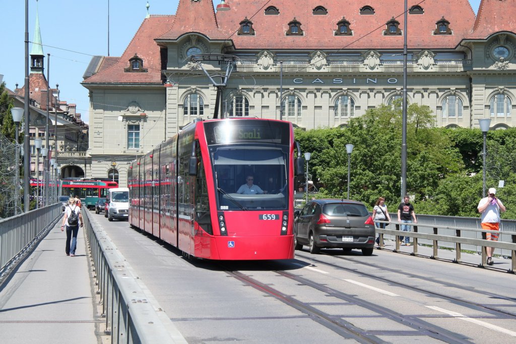 Bern Mobil,Tram Combino XL Nr.659 auf der Kirchenfeldbrcke in Bern.07.06.13