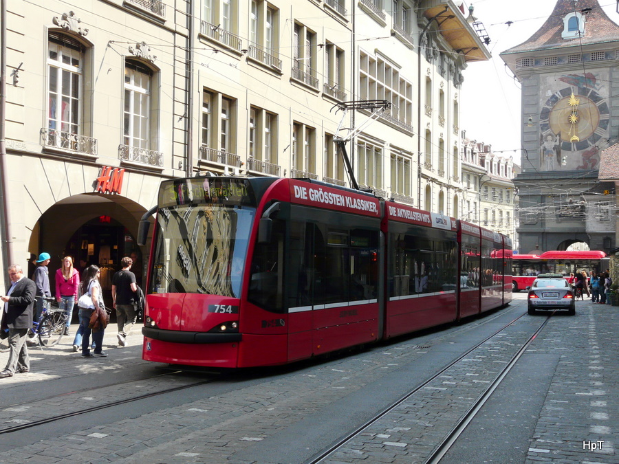 Bern mobli - Tram 754 unterwegs in der Stadt Bern am 24.04.2010
