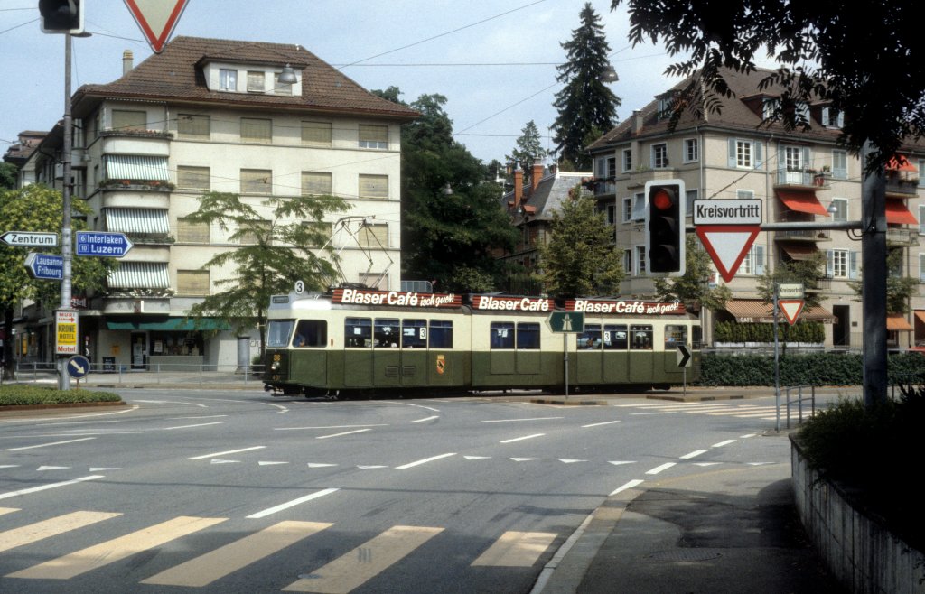 Bern SVB Tram 3 (Be 4/4 401) Muristrasse / Thunstrasse im Juli 1983.