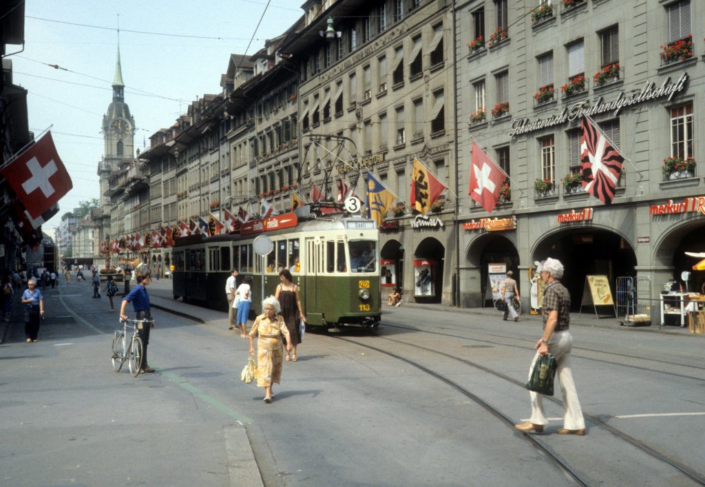 Bern SVB Tram 3 (Be 4/4 113) Spitalgasse / Brenplatz im Juli 1983.