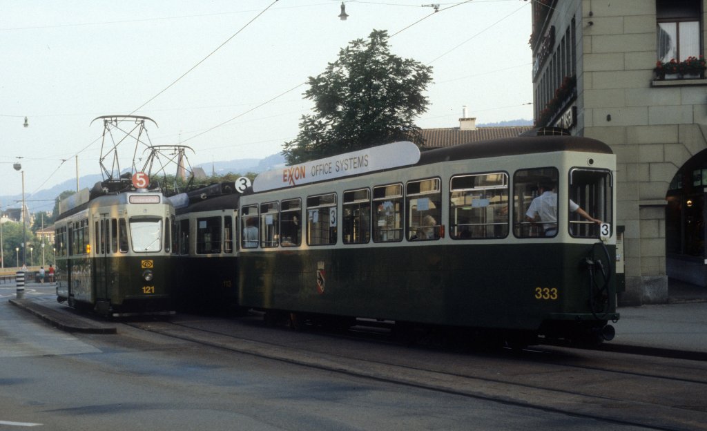 Bern SVB Tram 5 (Be 4/4 121) / Tram 3 (B 333) Casinoplatz im Juli 1983.