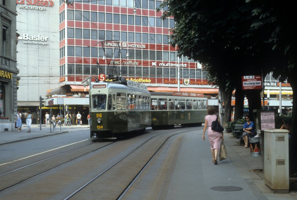 Bern SVB Tram 5 (Be 4/4 124) Hirschengraben im Juli 1983.