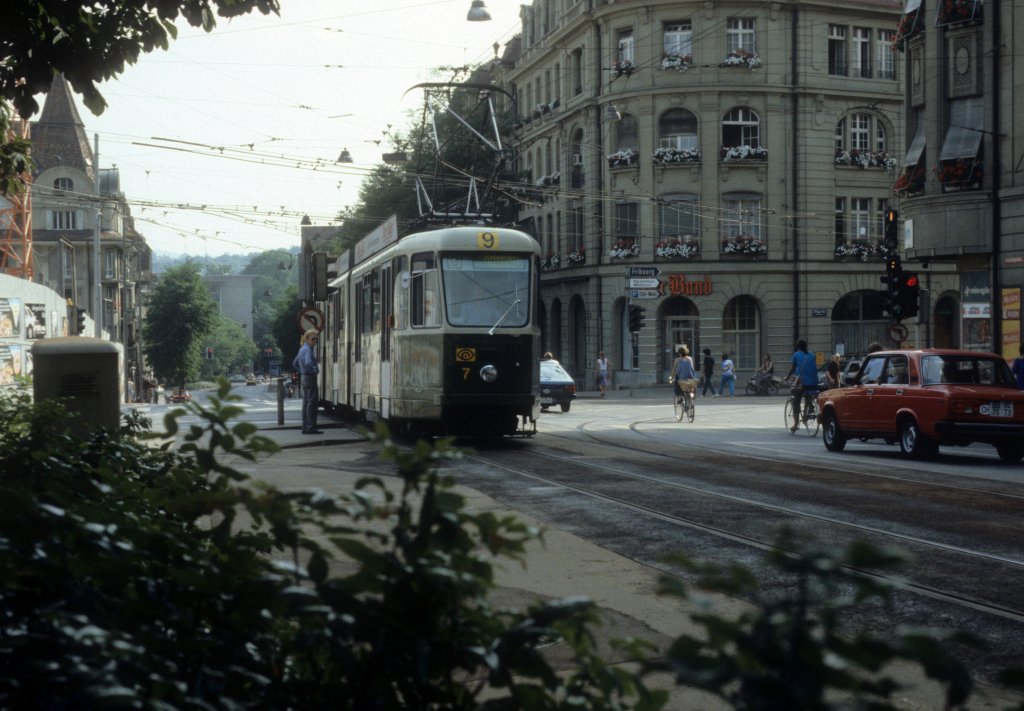 Bern SVB Tram 9 (Be 8/8 7) Hirschengraben / Effingerstrasse im Juli 1983.