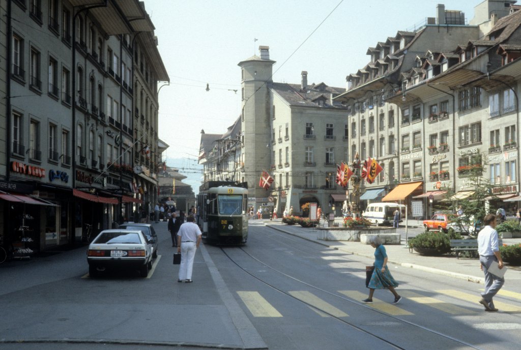 Bern SVB Tram 9 (Be 8/8 7) Zytglogge / Kornhausplatz im Juli 1983.