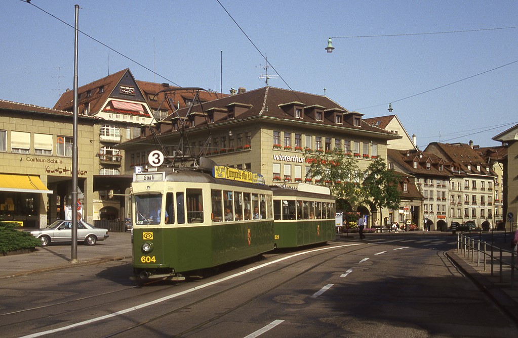 Bern Tw 604 mit Bw 331 am Casino Platz Zwischen Zytglogge und Kirchenfeldbrcke, 17.08.1987.
