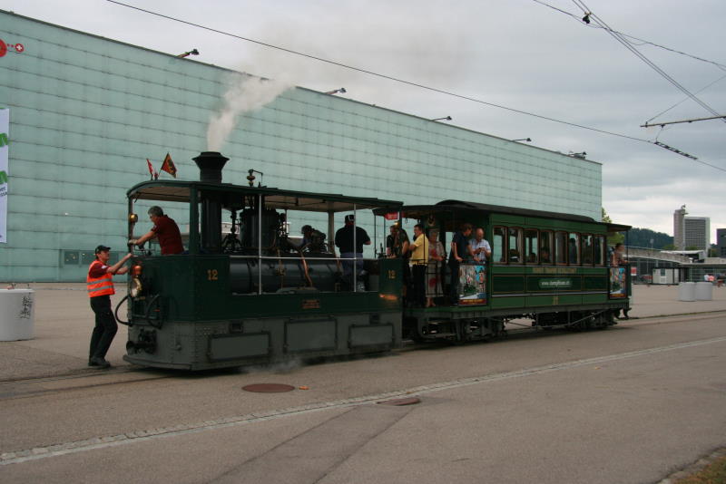 Berner Dampftram G 3/3 12 mit Beiwagen C 31 vor der Expo am Guisanplatz, 25.08.2012