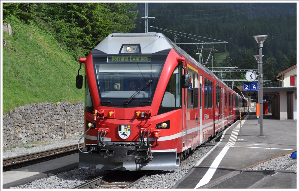 BerninaExpress 960 nach Davos in Bergn. (21.06.2012)