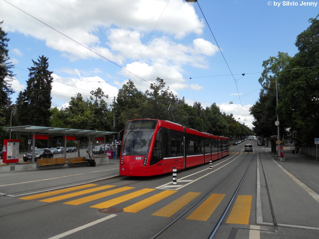 BernMobil Be 6/8 (Siemens Combino Classic) am 3.8.2010 beim Helvetiaplatz.