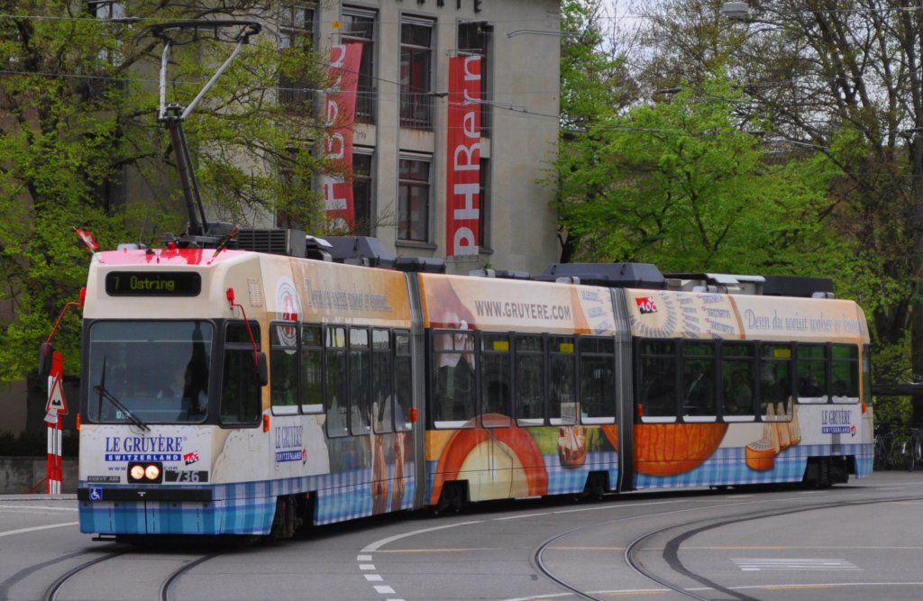 BERNMOBIL Vevey Tram mit Werbung am Helvetiaplatz in Bern Aufgenommen am 01.05.12