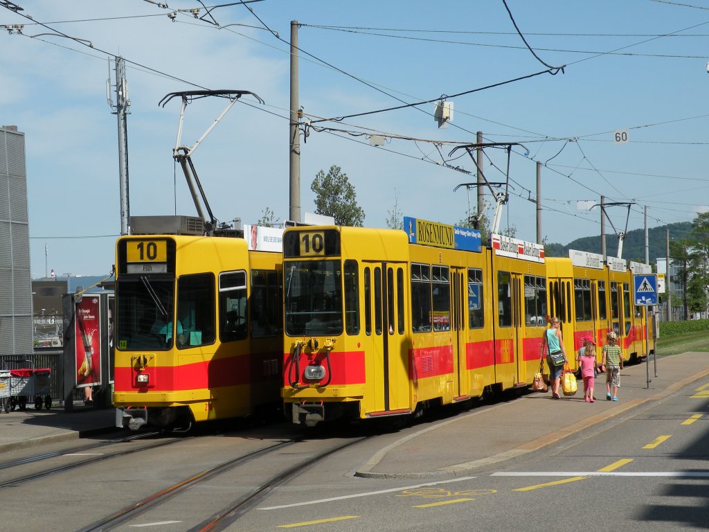 Betrieb an der Haltestelle Mnchensteinerstrasse. Zwei Kurse der Linie 10 bedienen die Haltestelle. Die Aufnahme stammt vom 02.06.2012.