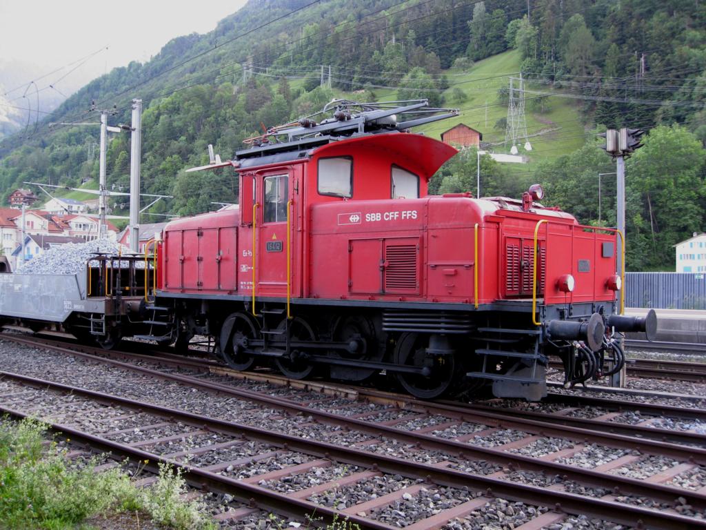 Betriebspause f�r die SBB Ee 3/3, Nr. 16412, am 17.5.2009 im
Bahnhof Fl�elen.