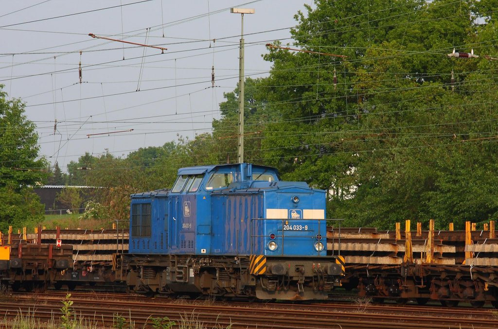 Betriebspause fr die Press Diesellok 204.033 im Bahnhof Hasbergen
am 30.5.2013. Die Lok ist hier vor einem Wiebe Bauzug abgestellt.
