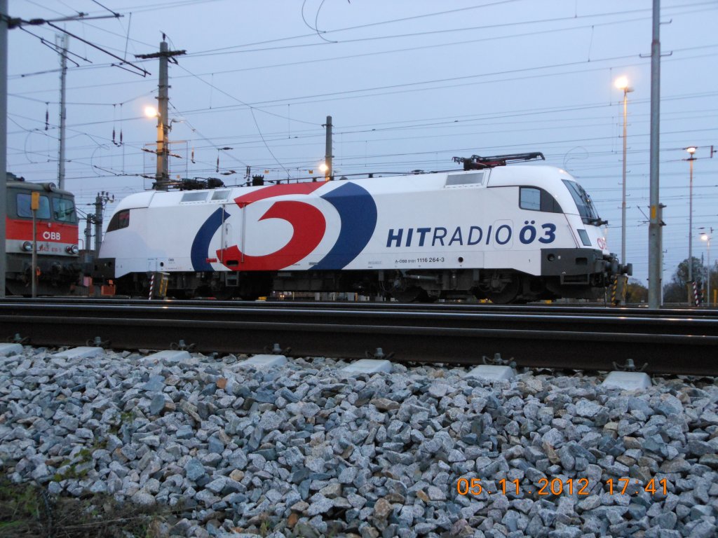 Betriebspause fr die Werbelok  3  der sterreichischen Bundesbahnen am spten Nachmittag des 5.11.2012 auf dem Zentralverschiebebahnhof Wien-Kledering.
